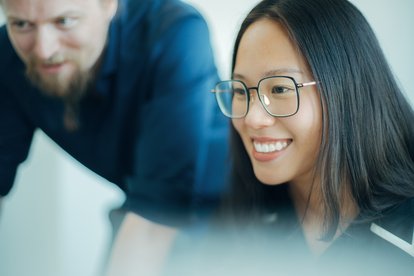 hms-ai-business-intelligence-fachlicher-austausch HMS-Mitarbeitende tauschen sich im Kompetenzfeld AI & Business Intelligence zu Künstlicher Intelligenz, Machine Learning und Datenanalyse aus.