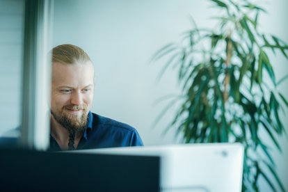 hms-kompetenzfeld-software-engineering HMS-Mitarbeitender vertieft im Kompetenzfeld Software Engineering sein Wissen zu Softwarequalität, Softwarearchitektur und Web Development.